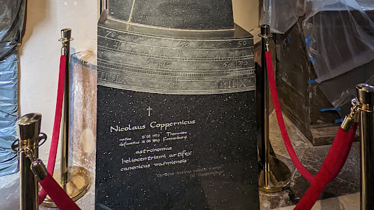 Das moderne Grab von Kopernikus im Dom, Foto: André Hartmann